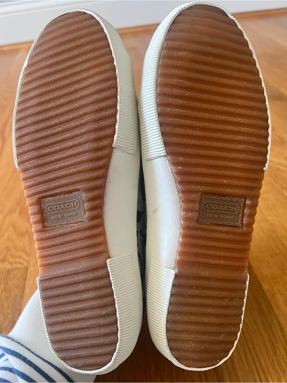 Coach Women’s Black and White Signature Slip-On Sneakers -Excellent condition - Picture 6 of 10